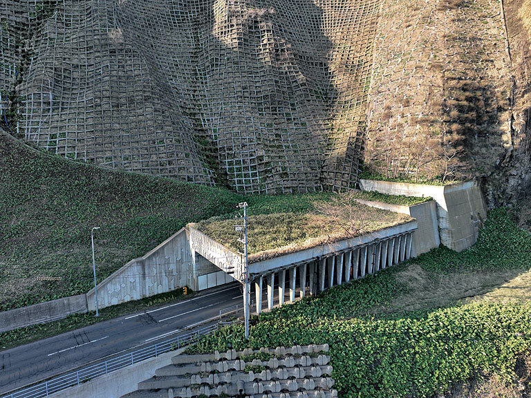 道道知床公園羅臼線「覆道ロックシェッド」 設計 1992(平成4)年